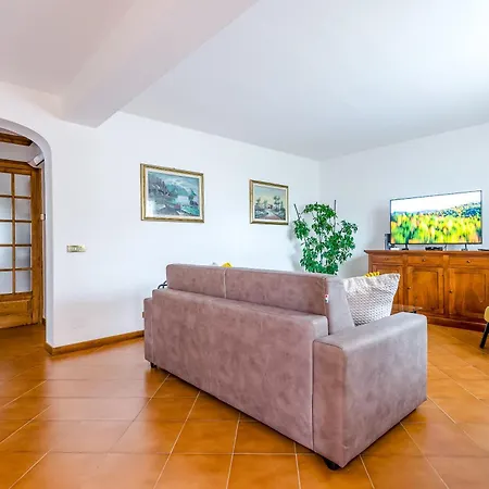 Apartamento Hostly-il Viale-garden House Between Pisa E Lucca