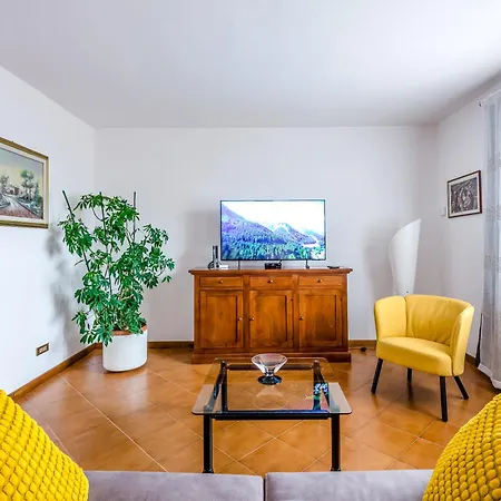 Hostly-il Viale-garden House Between Pisa E Apartamento